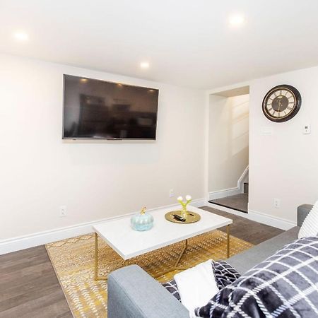 Prime Location - 1Br Basement Suite With Complimentary Netflix! Ottawa Exteriör bild