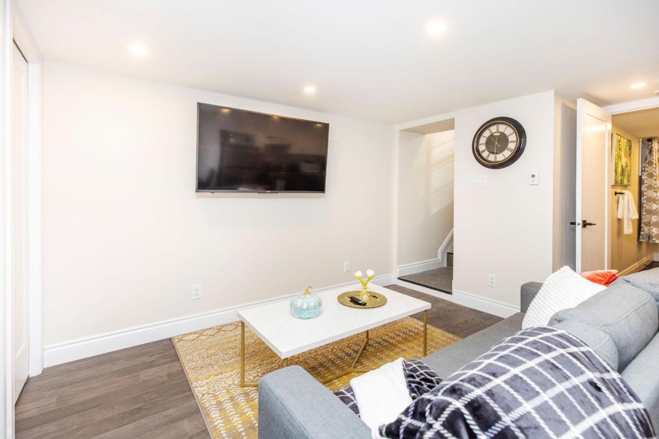 Prime Location - 1Br Basement Suite With Complimentary Netflix! Ottawa Exteriör bild